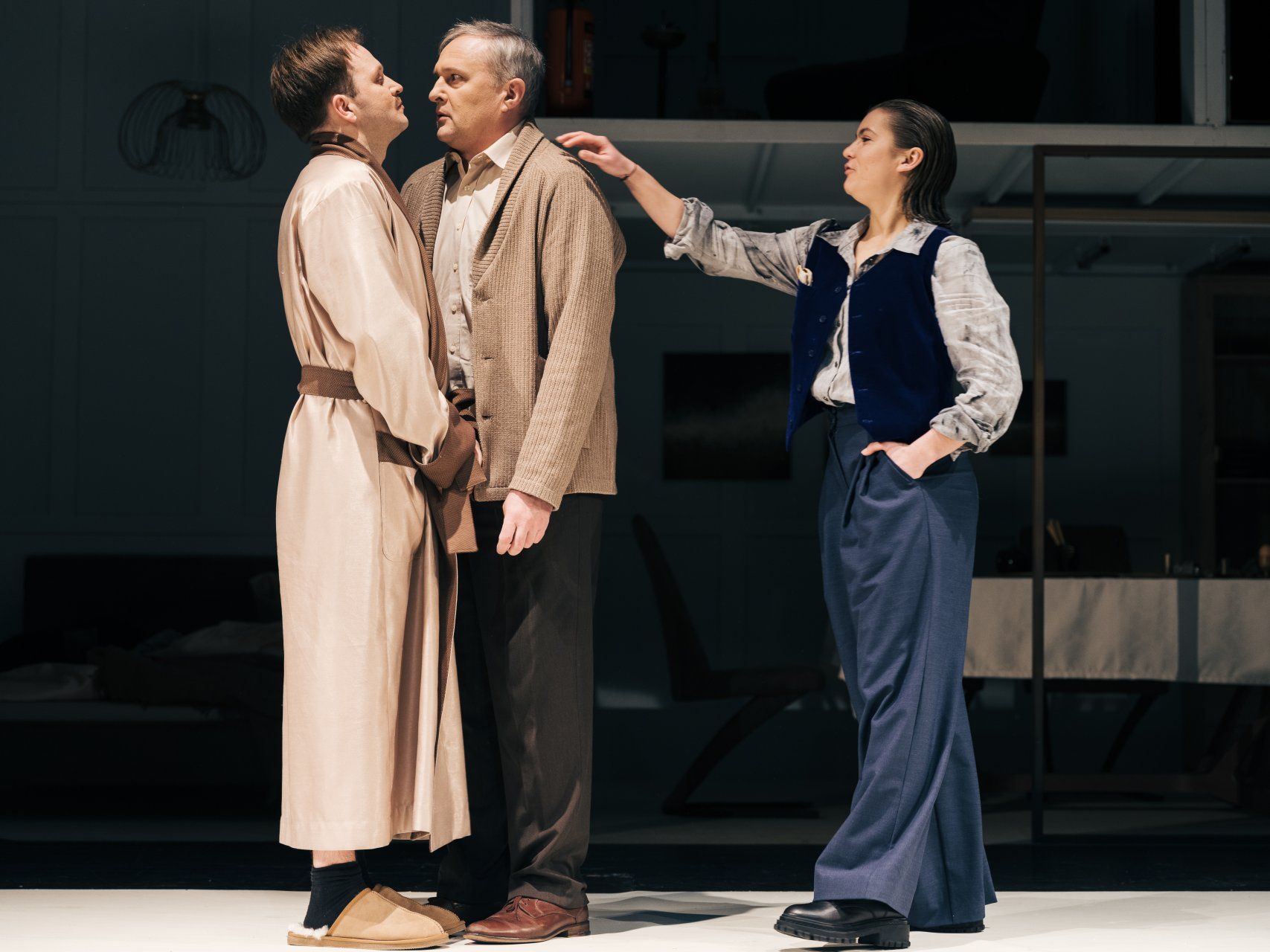 Drammos BYDERMANAS IR PADEGĖJAI | Valstybinis Šiaulių dramos teatras